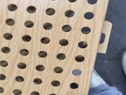 海南海口2.5mm鋁單板廠(chǎng)外墻沖孔鋁單板學(xué)校舞臺(tái)木紋沖孔鋁單板